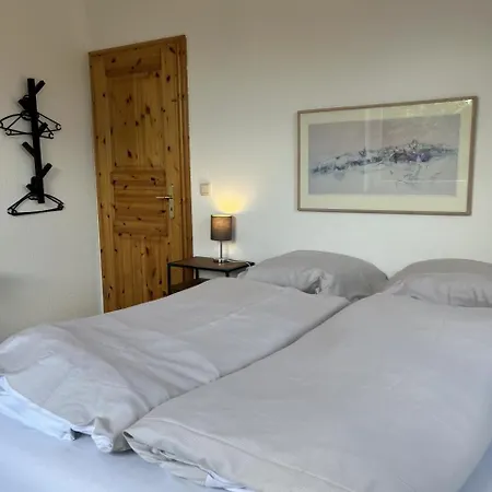 In Mit Eingezaeuntem Gartenbereich Fuer Hunde Nyaraló