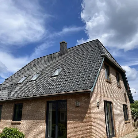 Nyaraló In Mit Eingezaeuntem Gartenbereich Fuer Hunde