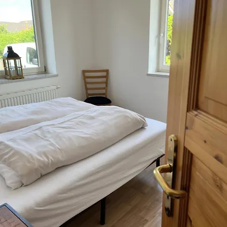 In Mit Eingezaeuntem Gartenbereich Fuer Hunde Nyaraló *