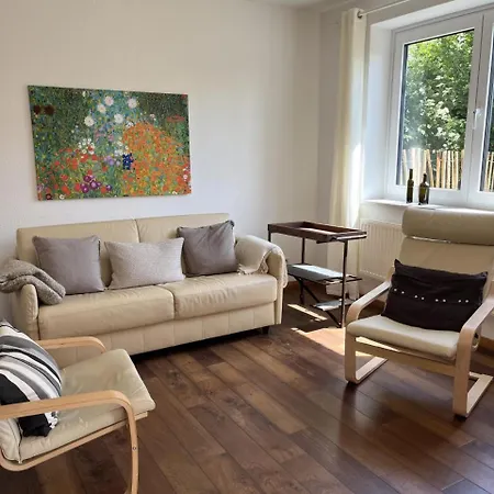 Nyaraló In Mit Eingezaeuntem Gartenbereich Fuer Hunde *