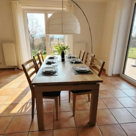 Holiday home In Mit Eingezaeuntem Gartenbereich Fuer Hunde *