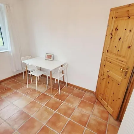 In Mit Eingezaeuntem Gartenbereich Fuer Hunde Nyaraló *