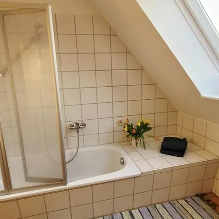 Holiday home In Mit Eingezaeuntem Gartenbereich Fuer Hunde *