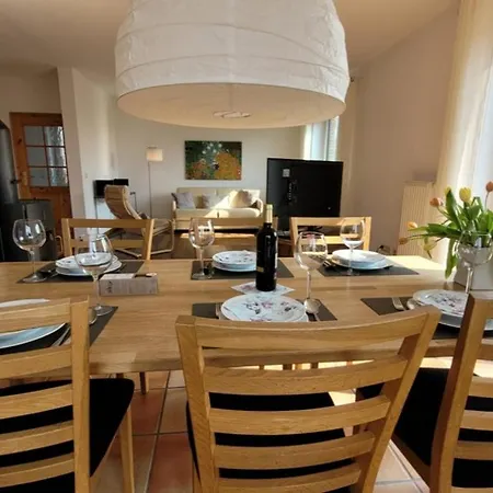 Nyaraló In Mit Eingezaeuntem Gartenbereich Fuer Hunde Kronsgaard